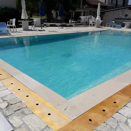 Borgo La Pineta Guest house *