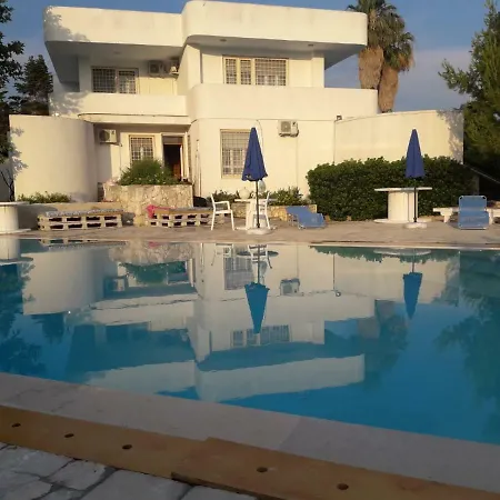 Borgo La Pineta Guest house